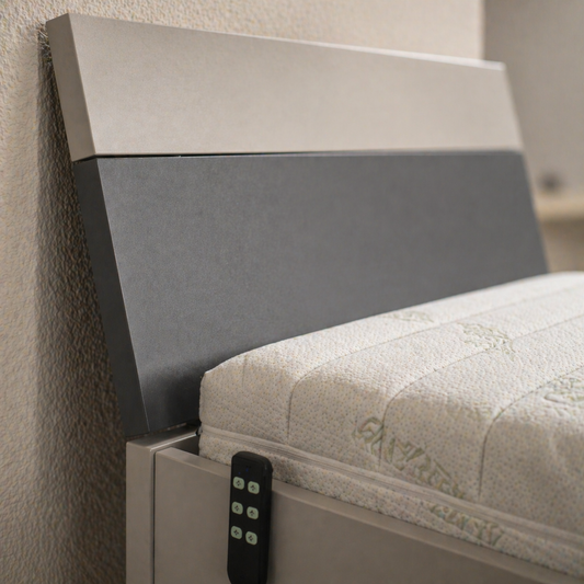 Elektrisches Einzelbett mit verstellbarem Rücken- und Beinbereich