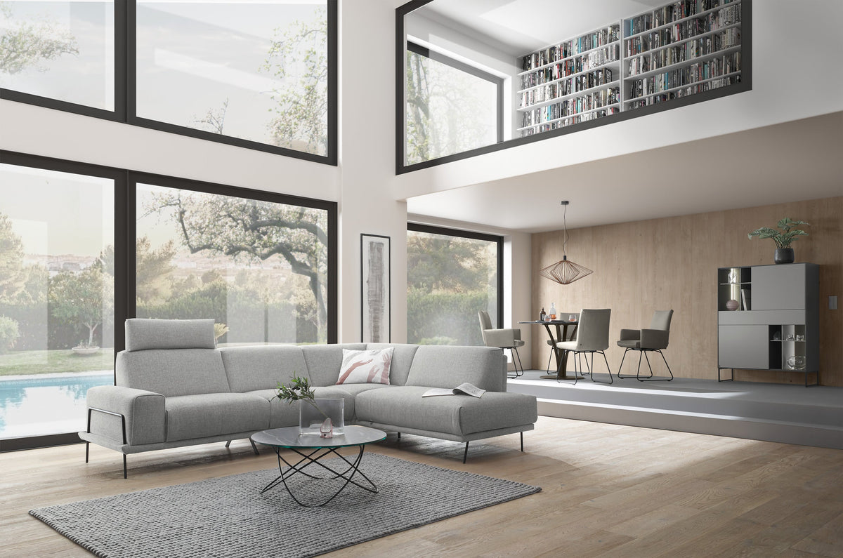 IM SHOWROOM VERFÜGBAR