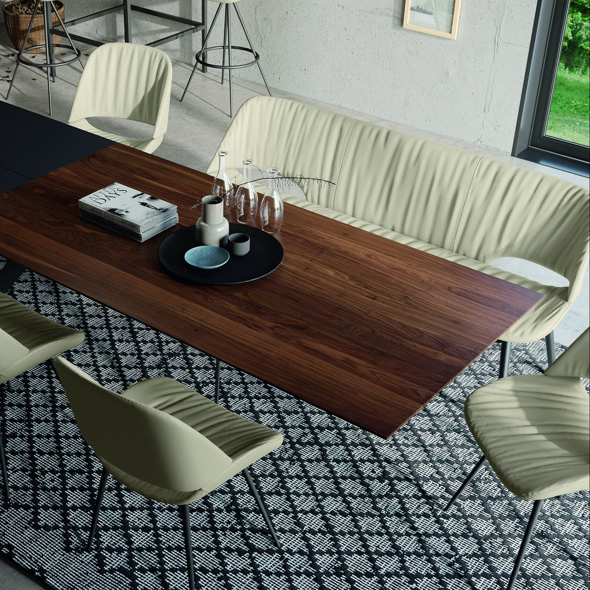 WILLISAU CAPRi Ausziehtisch 180–280 cm in längsmassiver Eiche, schwarz geölt