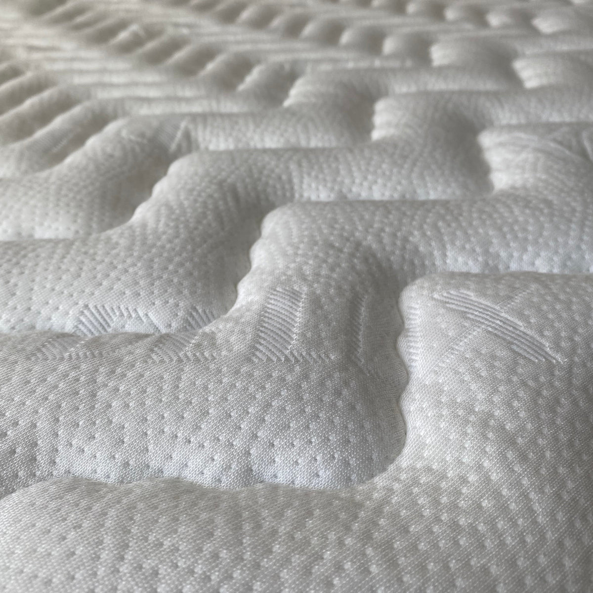 DELUX Boxspringbett mit zwei separaten Matratzen und Airlux-Topper