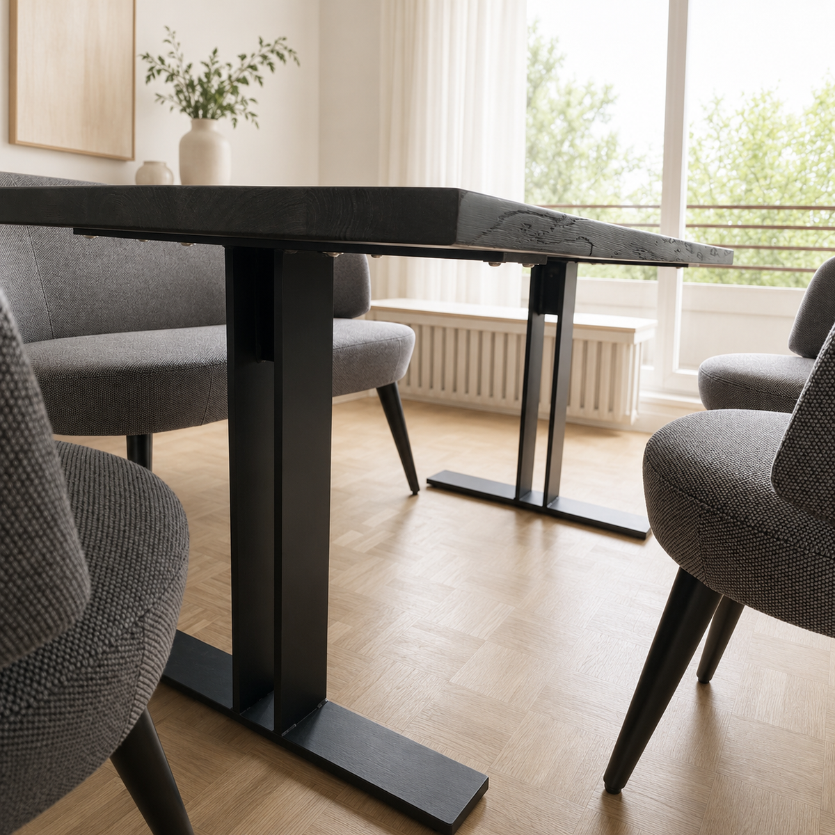 Form Exclusiv Esstisch ca. 140 × 80 cm mit mittig angeordnetem Metallgestell