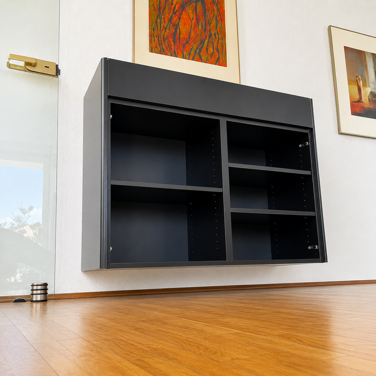 Sudbrock GOYA Hängesideboard mit geöffneten Türen und Einlegeböden