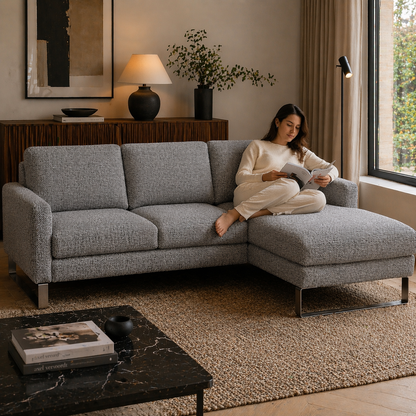 METTE MADISON Ecksofa mit gebürsteten Metallfüßen und braunem Stoffbezug