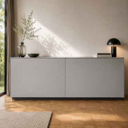 Kettnaker SOMA Schiebetür-Sideboard mit vier Fachböden aus Grauglas