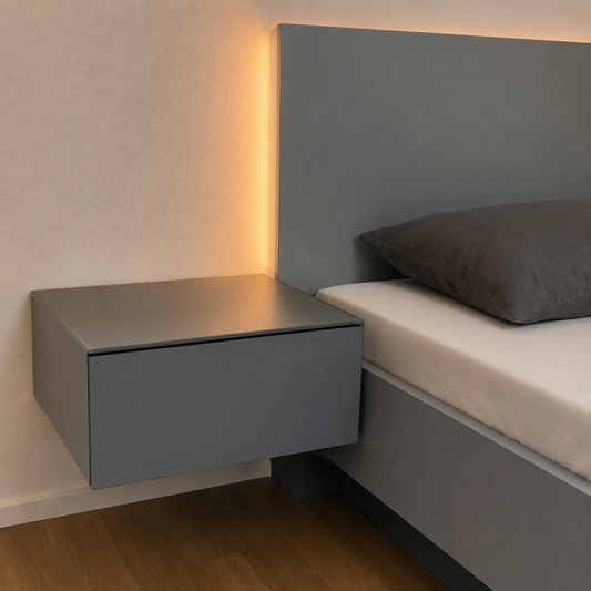 WK 121 LUGANO Bettanlage mit Canagrau am Bett und Onyxgrau an den Nachtkonsolen