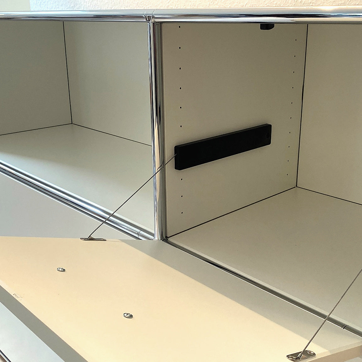 WK 410 MODULARI – Detail der gezeigten Klappschreibtisch-Ausführung