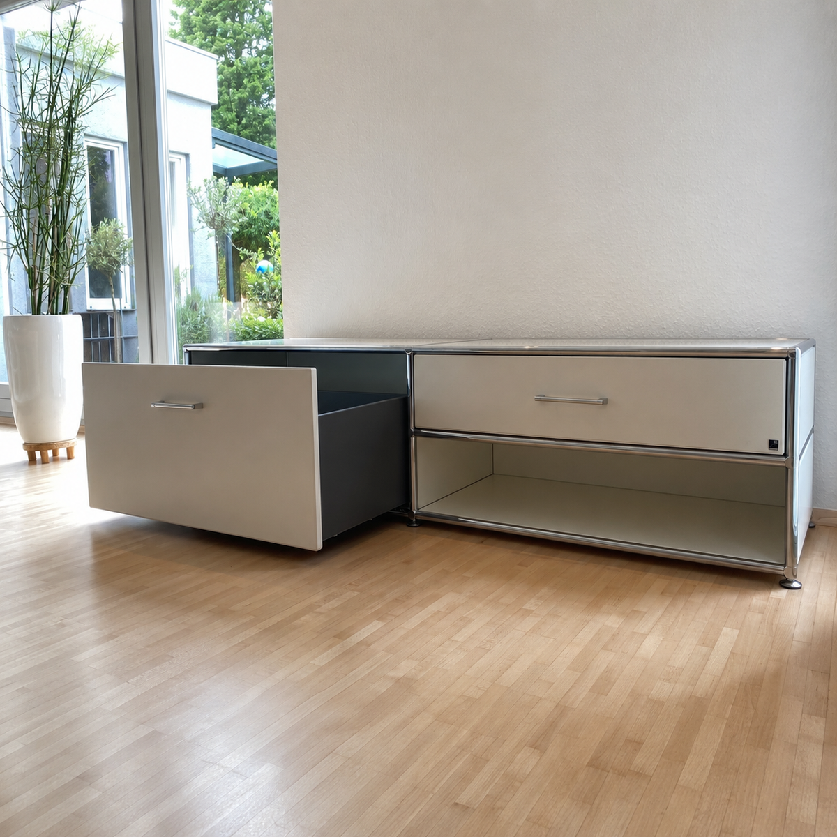 WK 410 MODULARI TV-Möbel – niedrige Stauraumlösung für den Wohnbereich