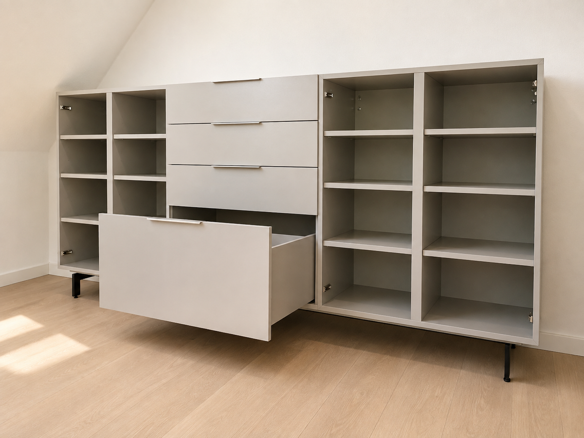 Schlafzimmer in Herten: Stauraum für Wand und Dachschräge